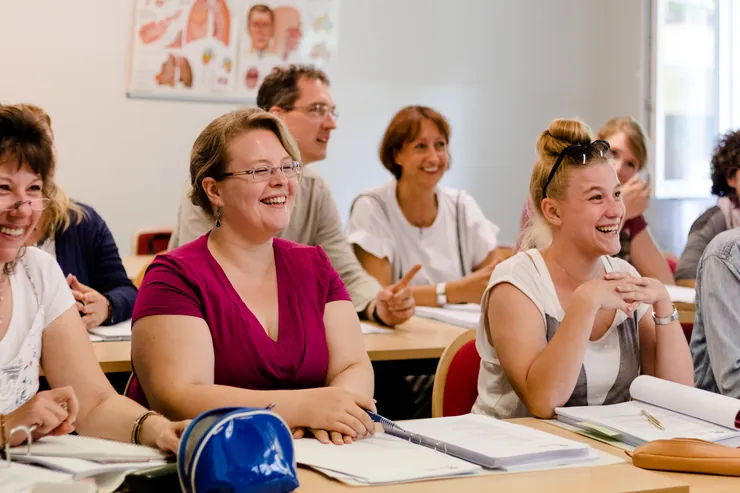 Fröhliche Klasse im Unterrichtsraum der arche medica Fröhliche Klasse im Unterrichtsraum der arche medica